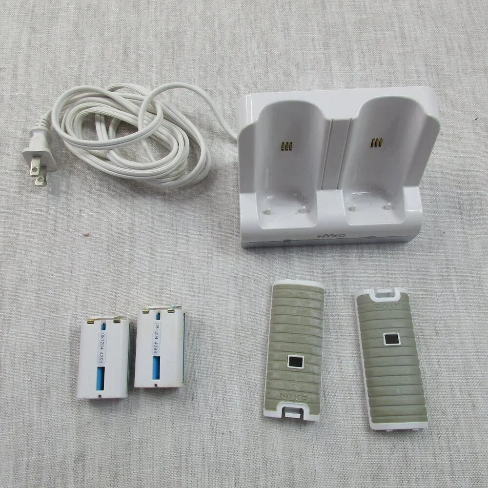 Nyko Nintendo Wii Controllers Video Game‎ Rechargeable Batteries & Docks Station